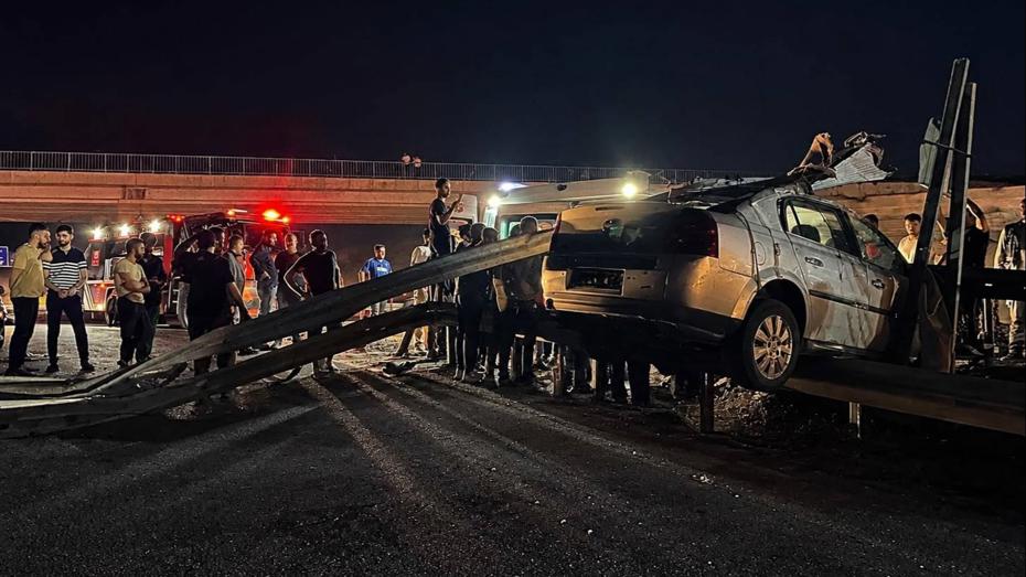 Genç Sürücü Çelik Bariyerlere Çarparak Hayatını Kaybetti