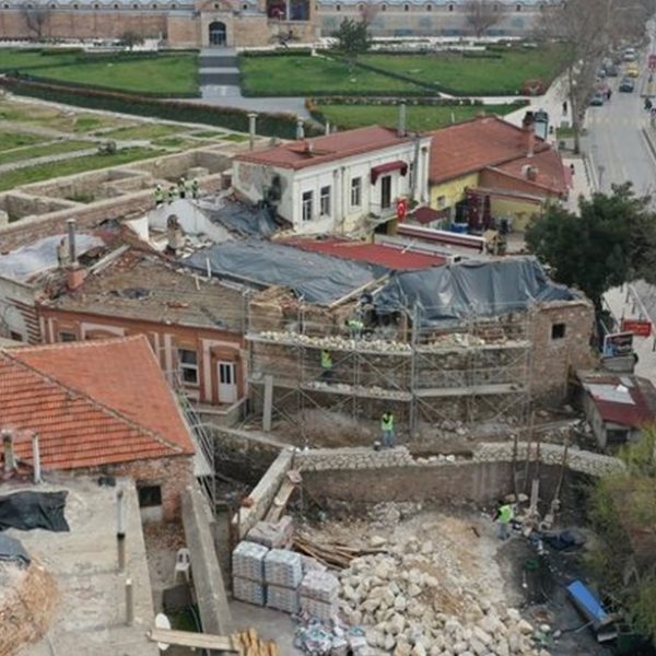 Edirne'deki Havlucular Han'da restorasyon çalışmaları devam ediyor