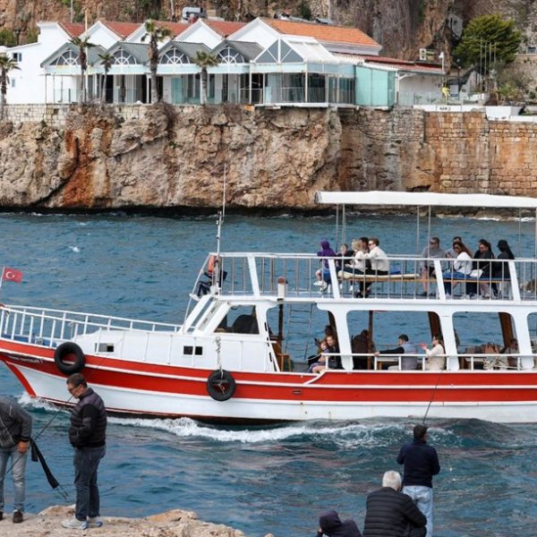 Antalya'da turist tekneleri yaz sezonu için gün sayıyor