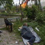 Rusya, Ukrayna'nın doğu sınırındaki Vovchansk şehrini bombalıyor