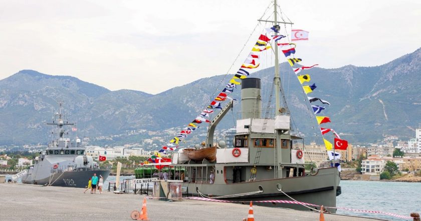 TCG Nusret müze gemisi Mersin'de ziyarete açıldı