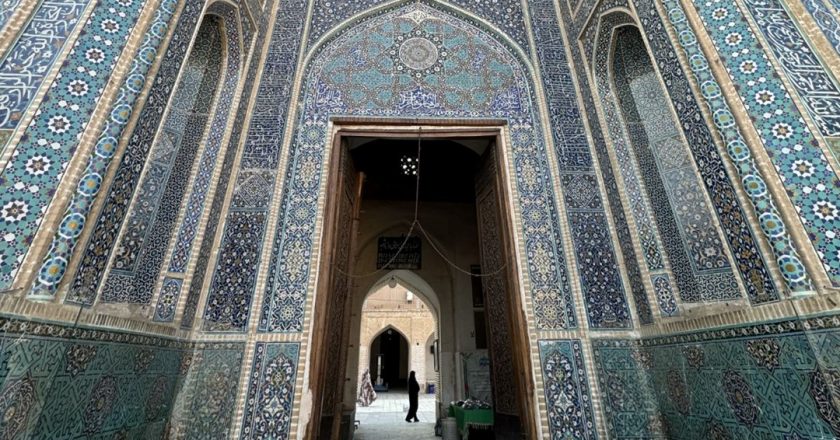 İran'daki Cuma Camii farklı dönemlerin mimari özelliklerini yansıtıyor