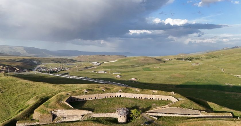 Erzurum'un asırlık kalelerinden “Sivişli” ihtişamını koruyor