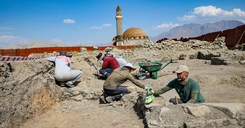 Eski Van Kenti kazılarında yeni yapılar ortaya çıkarıldı