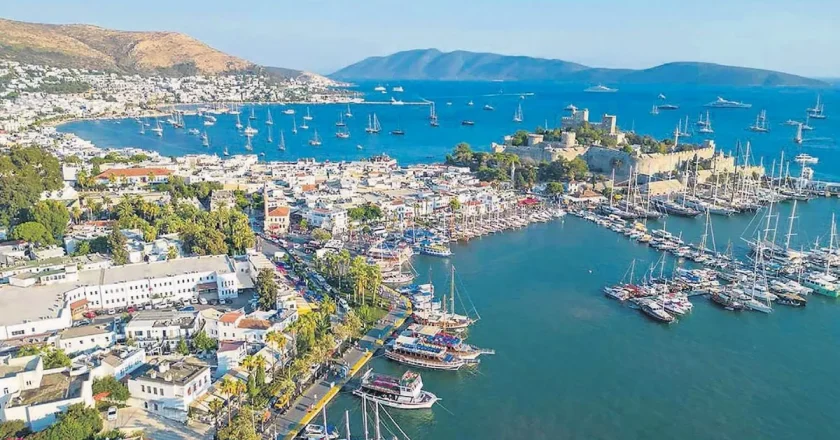 Bodrum'da gündüz deniz, gece kültür sanat