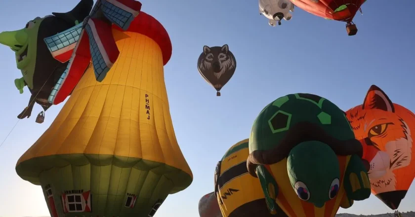 40 figüratif balon Kapadokya semalarında renkli görüntülere sahne oldu