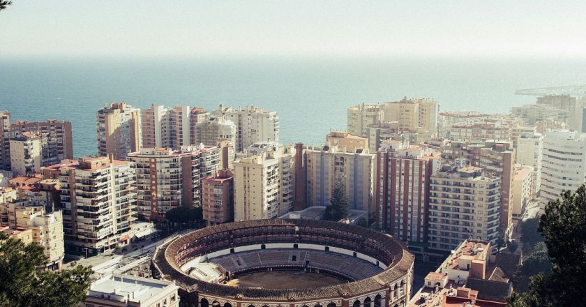 Malaga'da görgü kurallarına uymayan turistlere 750 avroya kadar para cezası uygulanıyor