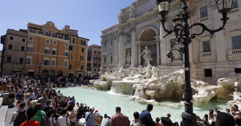 Roma'daki Trevi Çeşmesi'ne bilet sistemi gündemde: 'Amaç saygısızlığı önlemek'