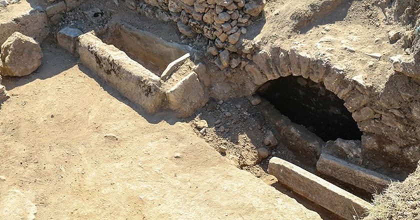 Uşak'taki Sebaste Antik Kenti'nde Orta Bizans dönemine ait mezarlar bulundu.