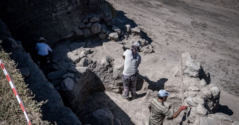 Erzurum'da yapılan kazılarda 6 bin yıl öncesine ait bir yerleşim yeri ortaya çıkarıldı.