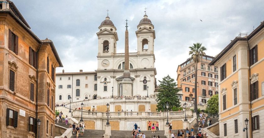 'Emily Paris'te' gaflarından kaçınmak: Roma'da nasıl saygılı bir turist olunur?