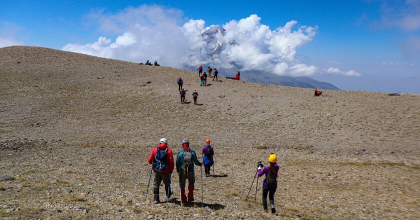 Turizme açık küçük Ağrı Dağı dağcıları ağırlıyor