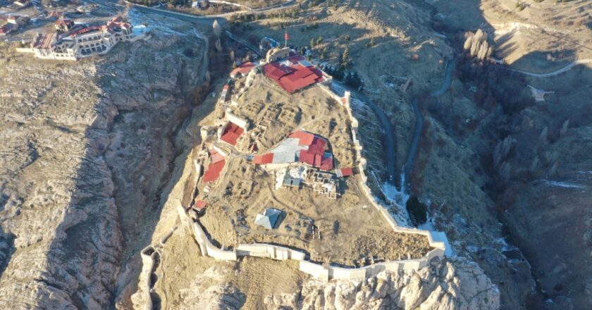 Harput Kalesi’nde kazı ve restorasyon çalışmaları hızlandı