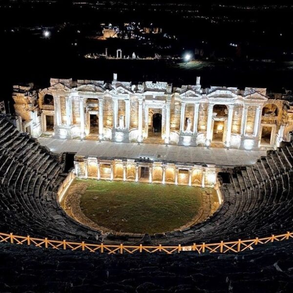Gece ziyaretine açılmıştı: Pamukkale ve Hierapolis’e yoğun ilgi