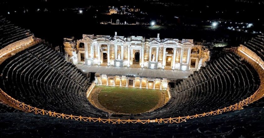 Gece ziyaretine açılmıştı: Pamukkale ve Hierapolis’e yoğun ilgi