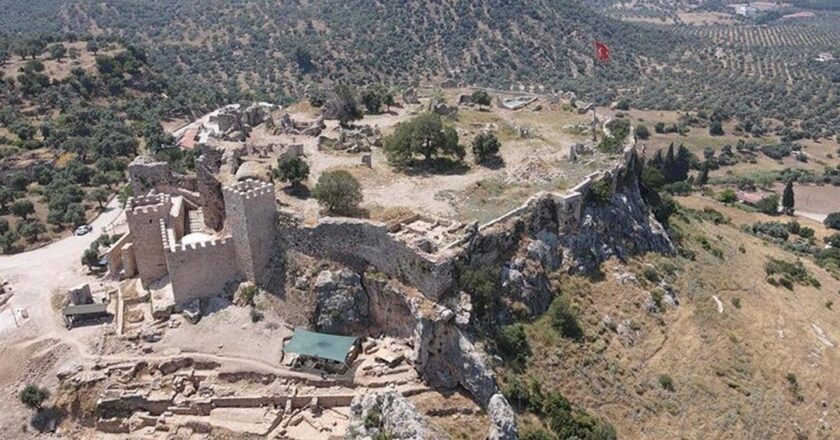 Beçin Antik Kenti’nde kazılar sürüyor: Ok uçları bulundu