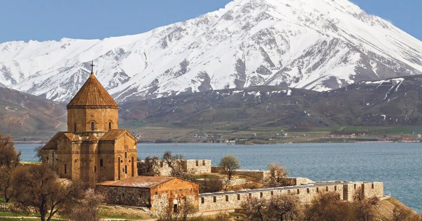 Gölün kıyısında bir masal: Van