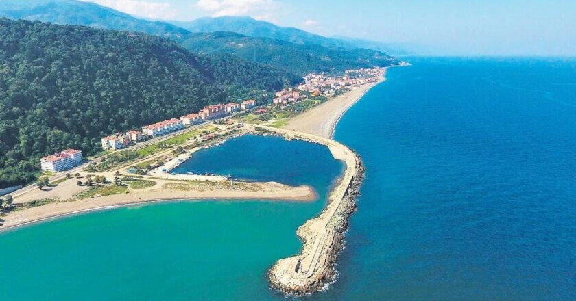 Rüzgârın fısıltısında bir ilçe Abana
