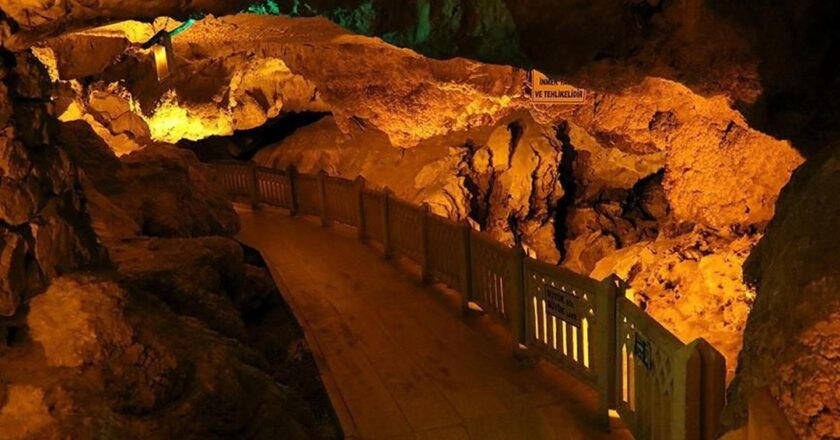Burdur’daki İnsuyu Mağarası’na ziyaretçi akını