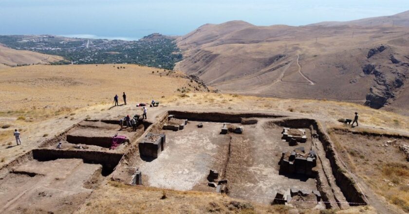 Bitlis’teki Kef Kalesi’nde kazı çalışmaları devam ediyor
