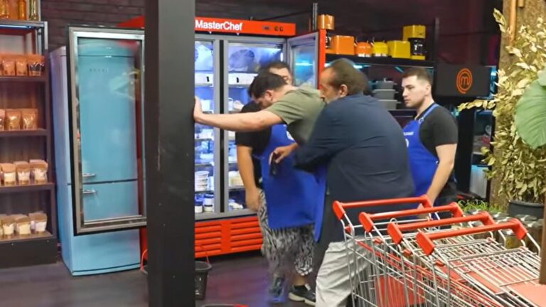 MasterChef Emre’nin boğazına yemek kaçtı! Mehmet Şef Heimlich manevrası yaptı